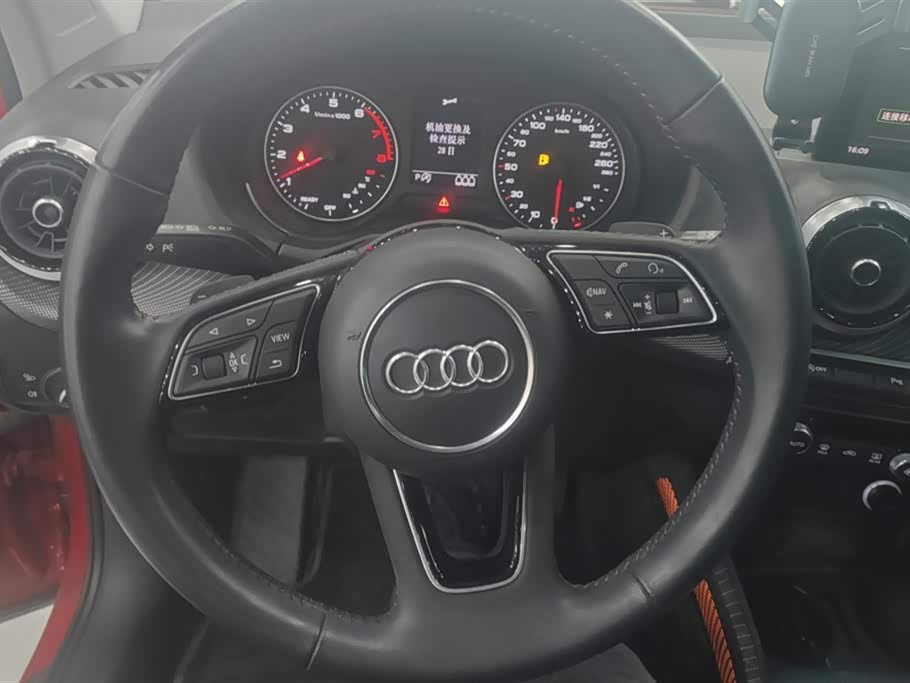 Audi Q2L