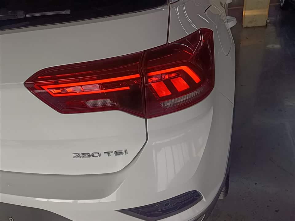 Volkswagen T-ROC exploring Songs