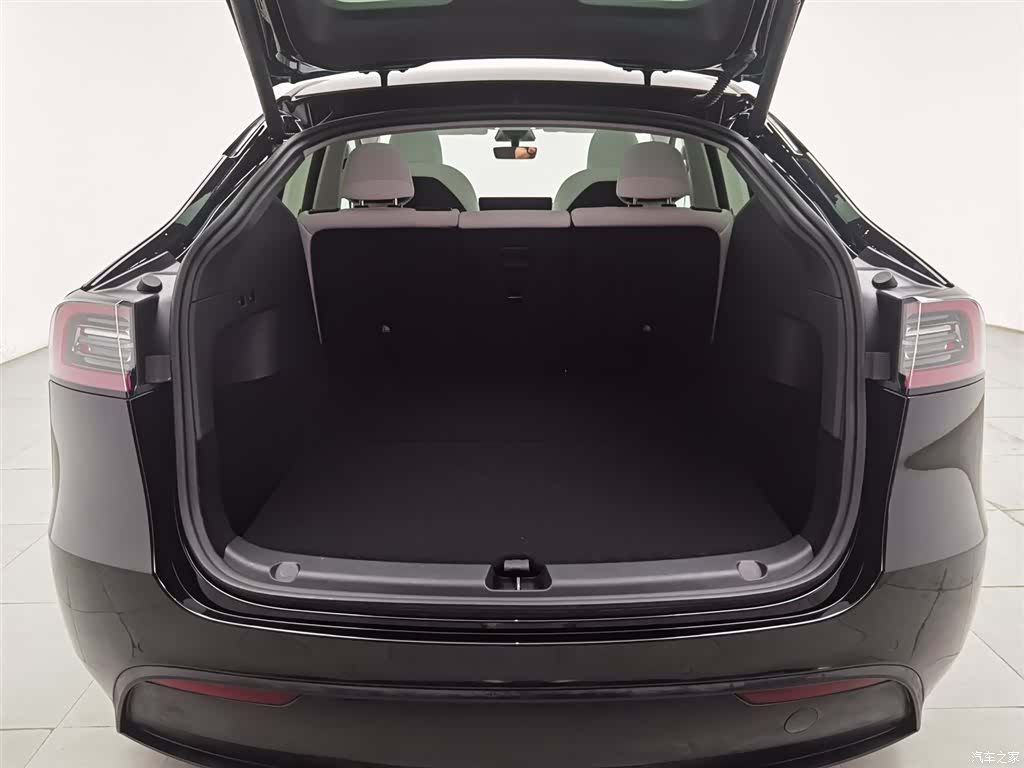 Tesla Model Y, 2024 16