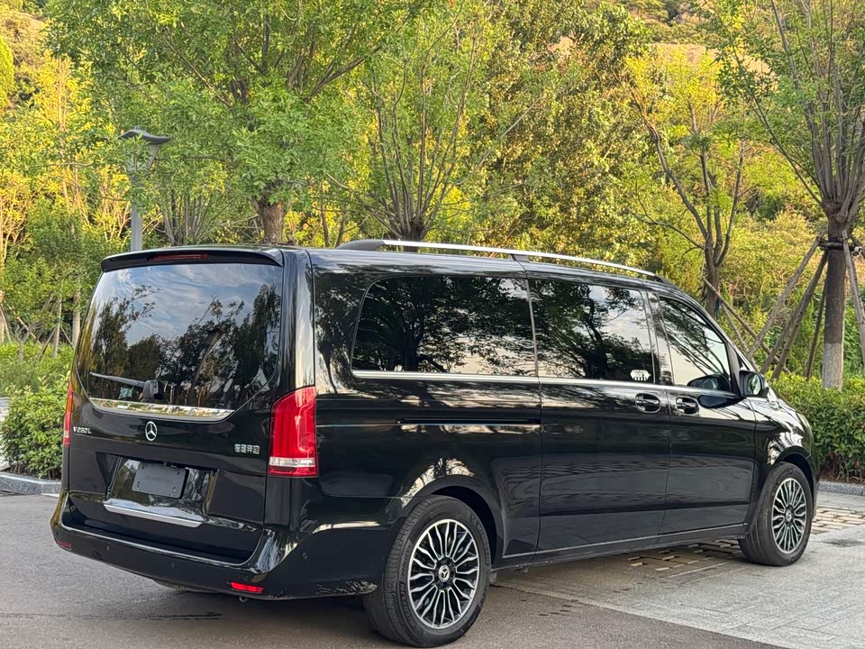 Mercedes-Benz V-class