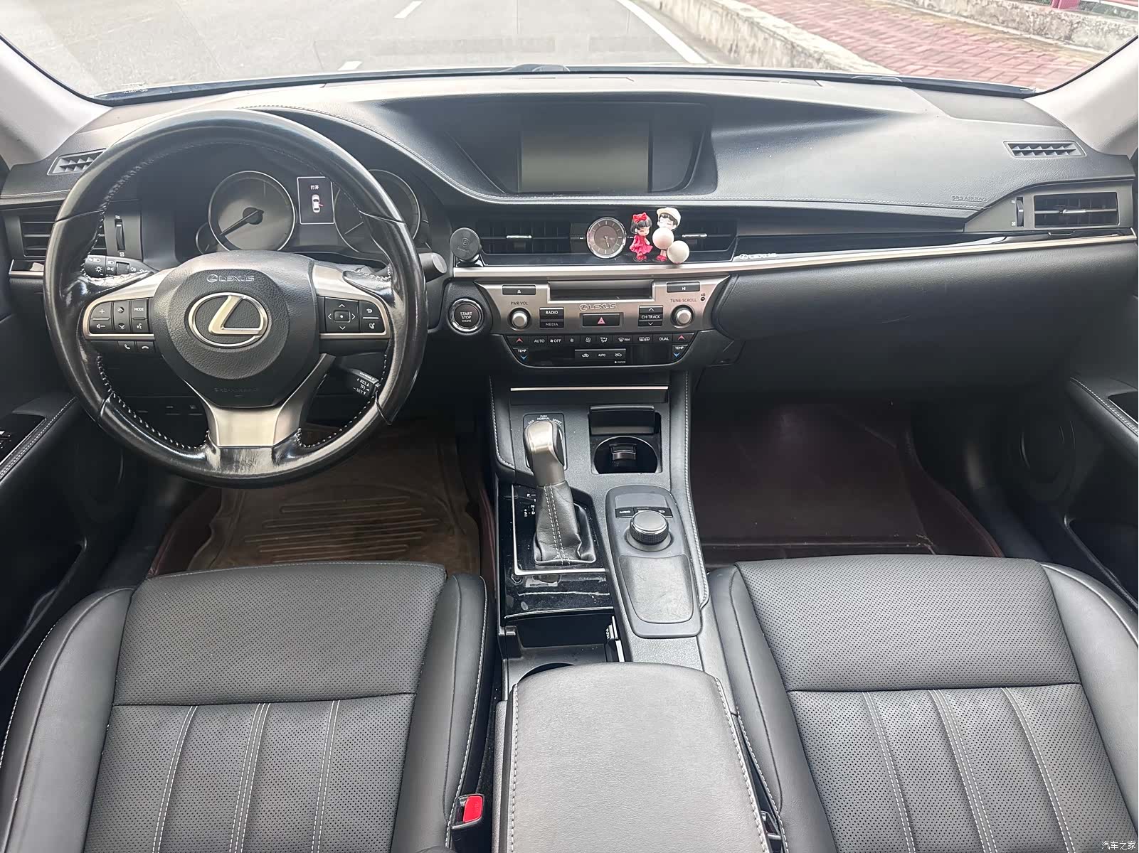 Lexus ES, 2016 12