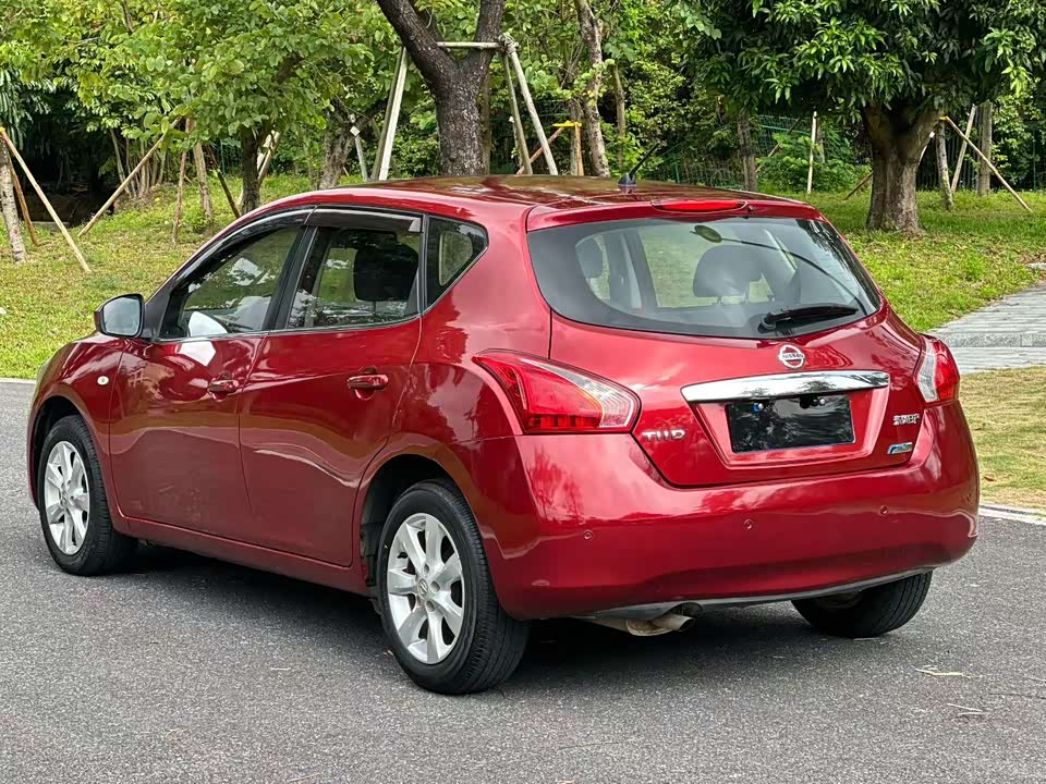 Nissan TIIDA