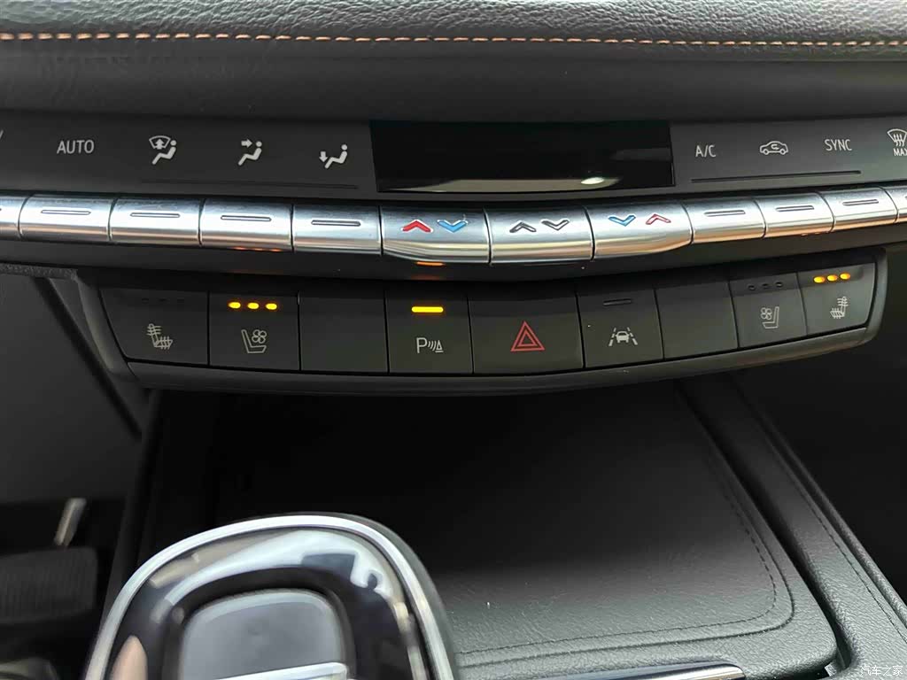 Cadillac XT4, 2022 13
