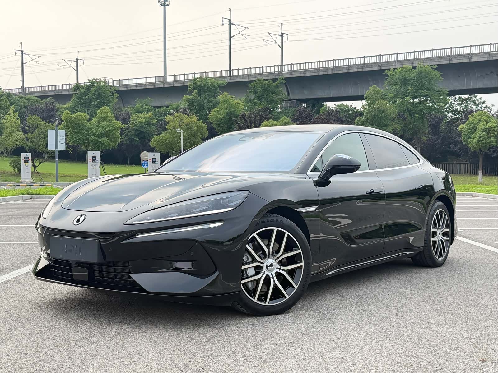 Denza Z9