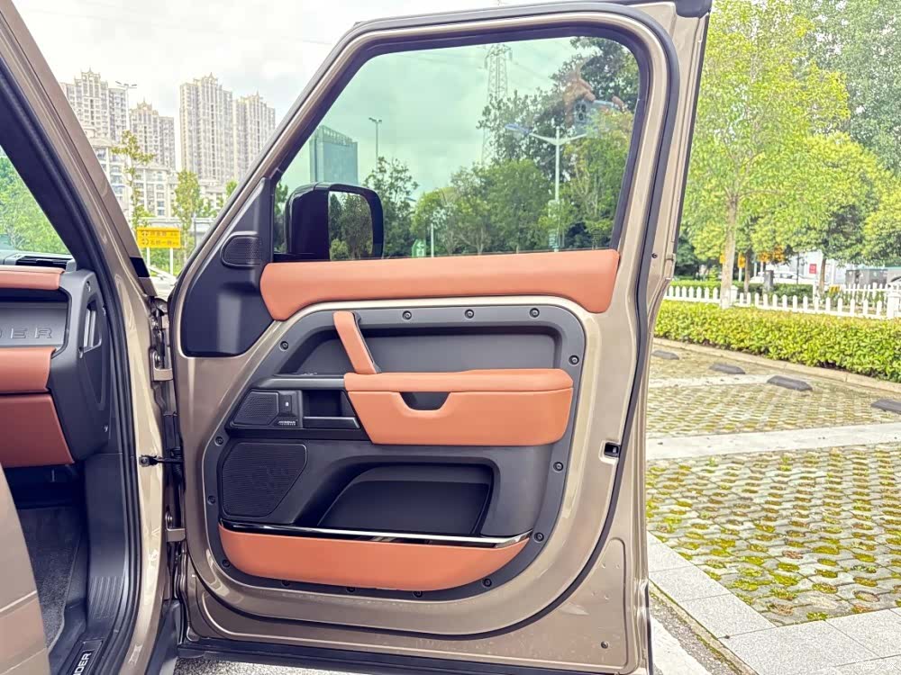 Land Rover Defender, 2026 24