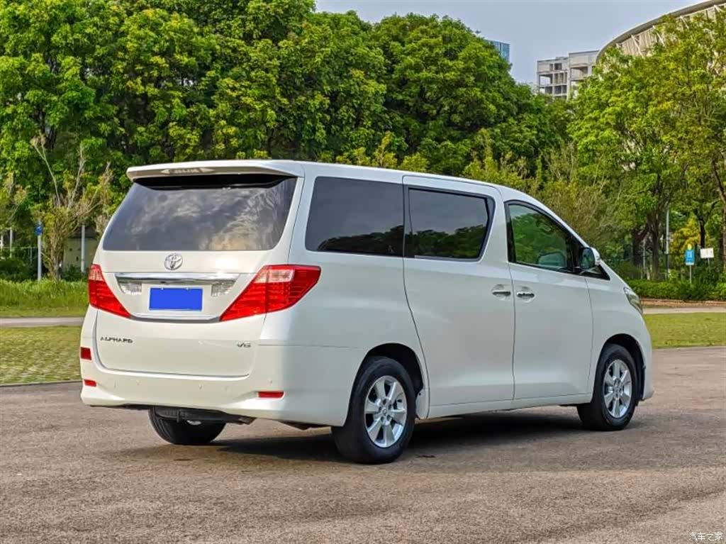 Toyota Alphard, 2010 13