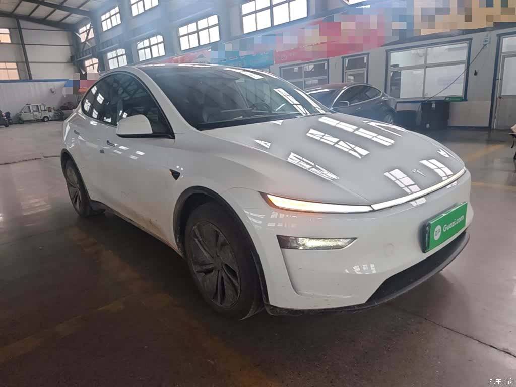 Tesla Model Y, 2025 4