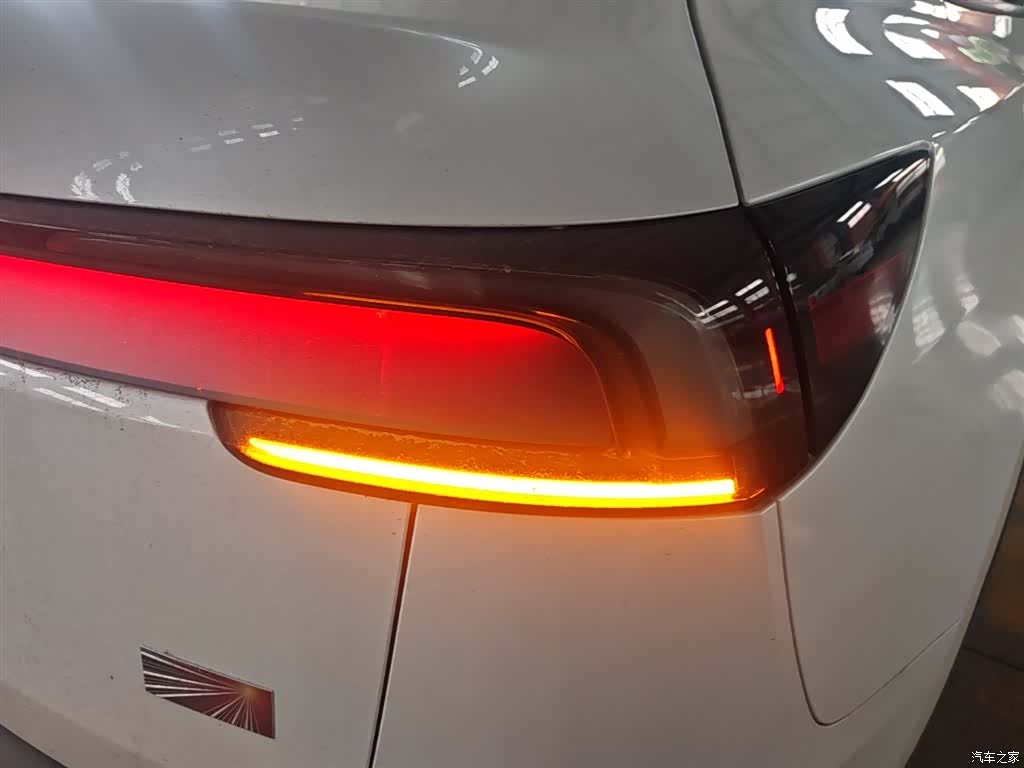 Tesla Model Y, 2025 8
