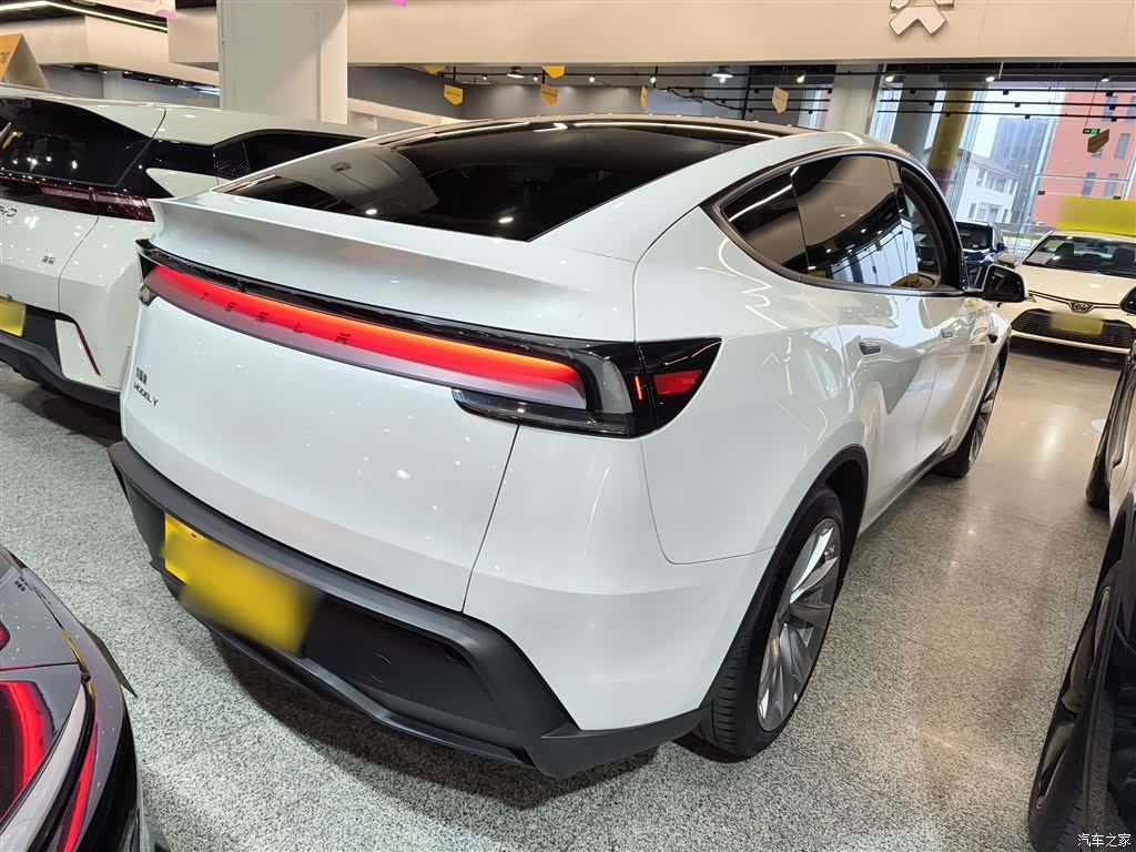 Tesla Model Y, 2025 все фото