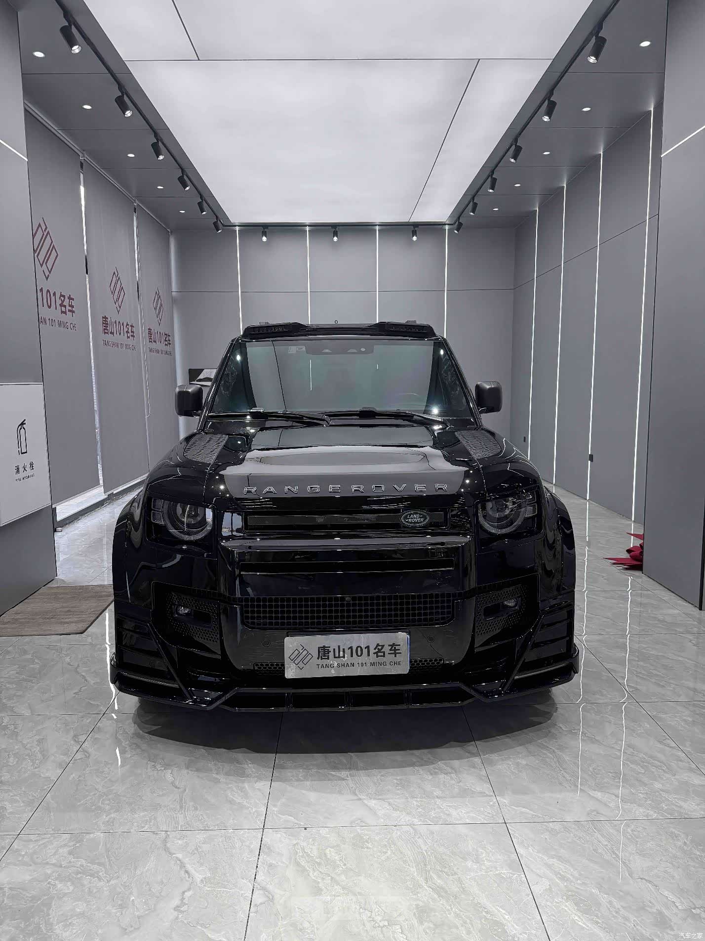 Land Rover Defender, 2023 2