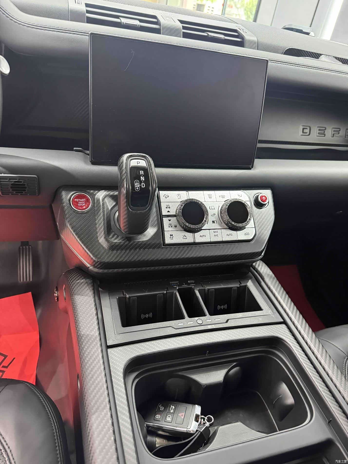 Land Rover Defender, 2023 18