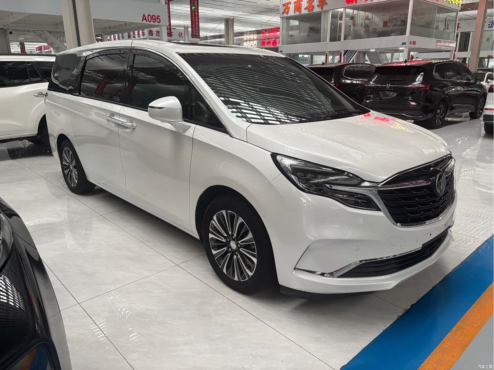 Buick GL8, 2021 3