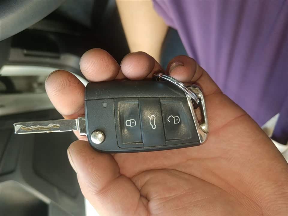 Volkswagen T-ROC exploring Songs