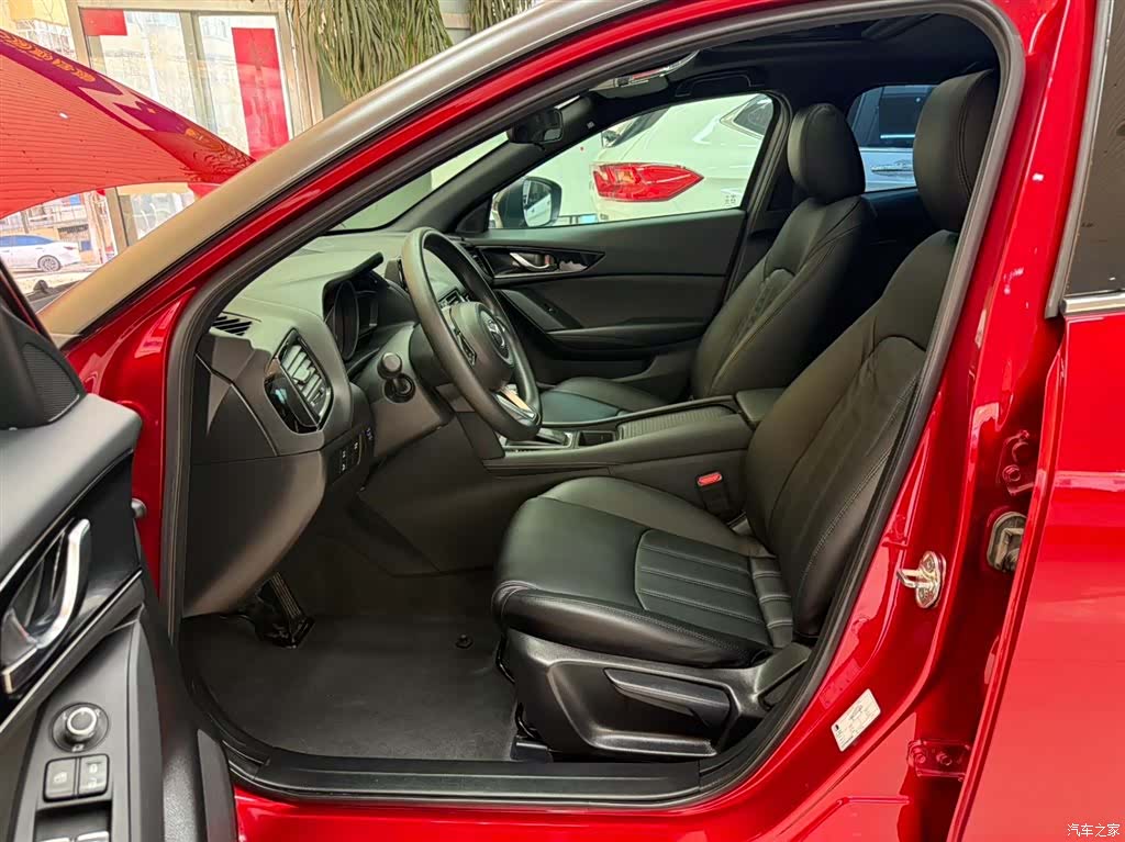 Mazda CX-4, 2023 9
