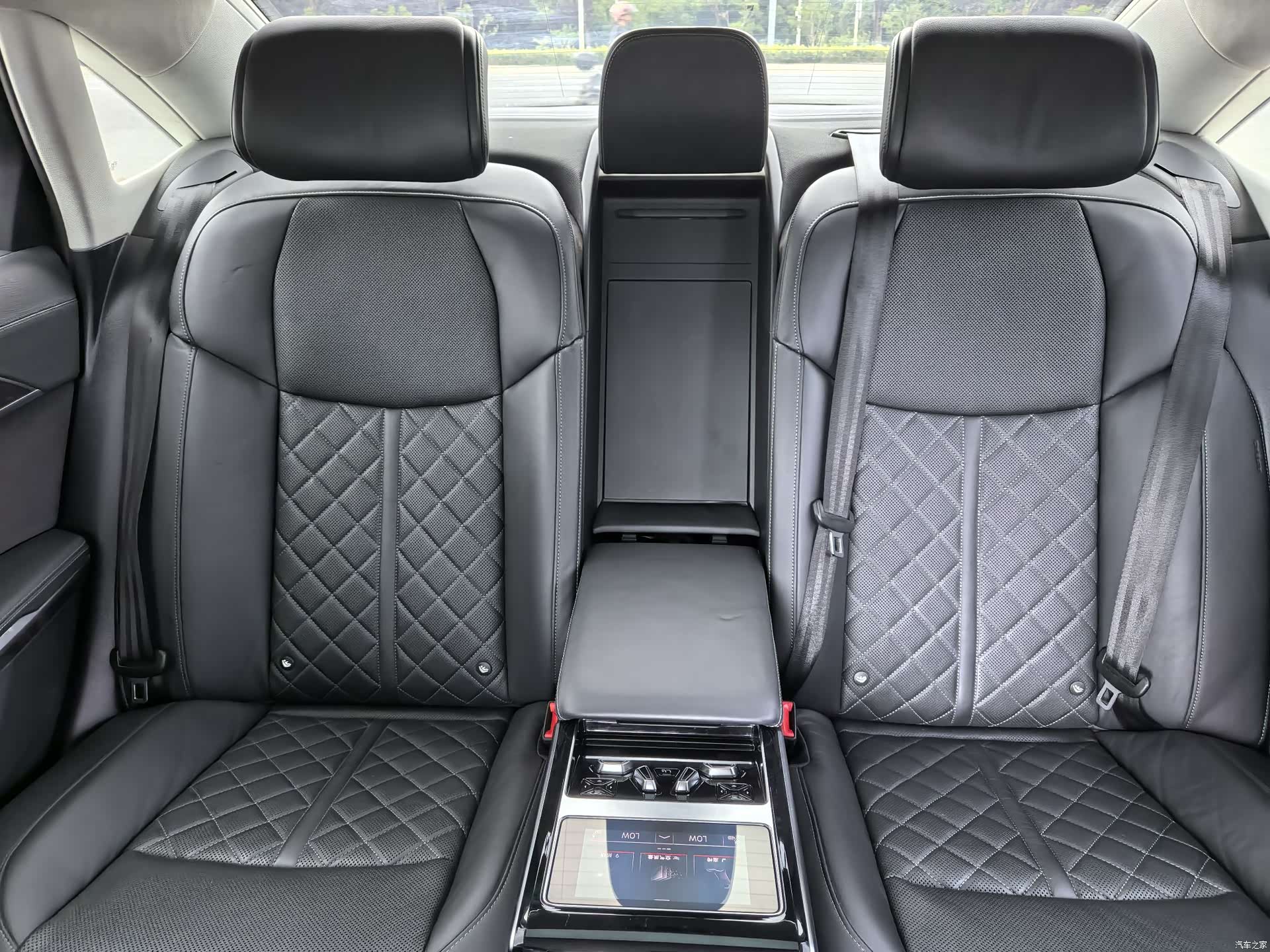 Audi A8L, 2024 14