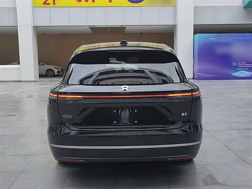 NIO ES8