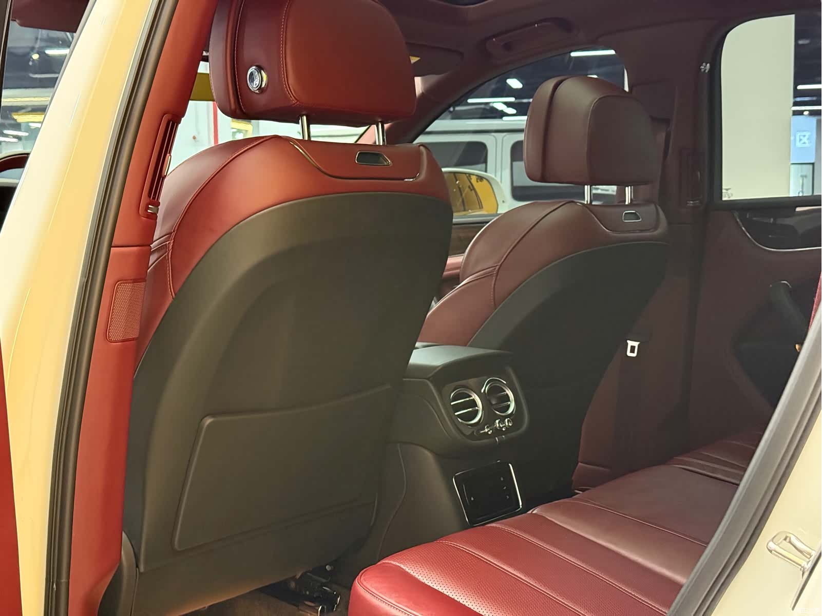 Bentley Bentayga, 2020 6
