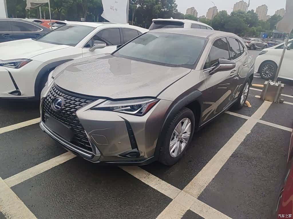 Lexus UX, 2021 1