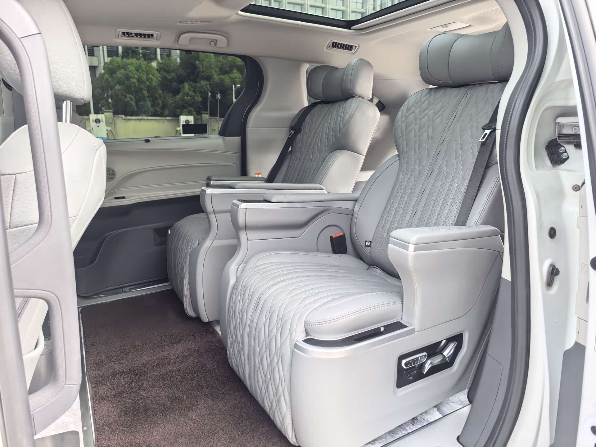 Toyota Granvia, 2024 7