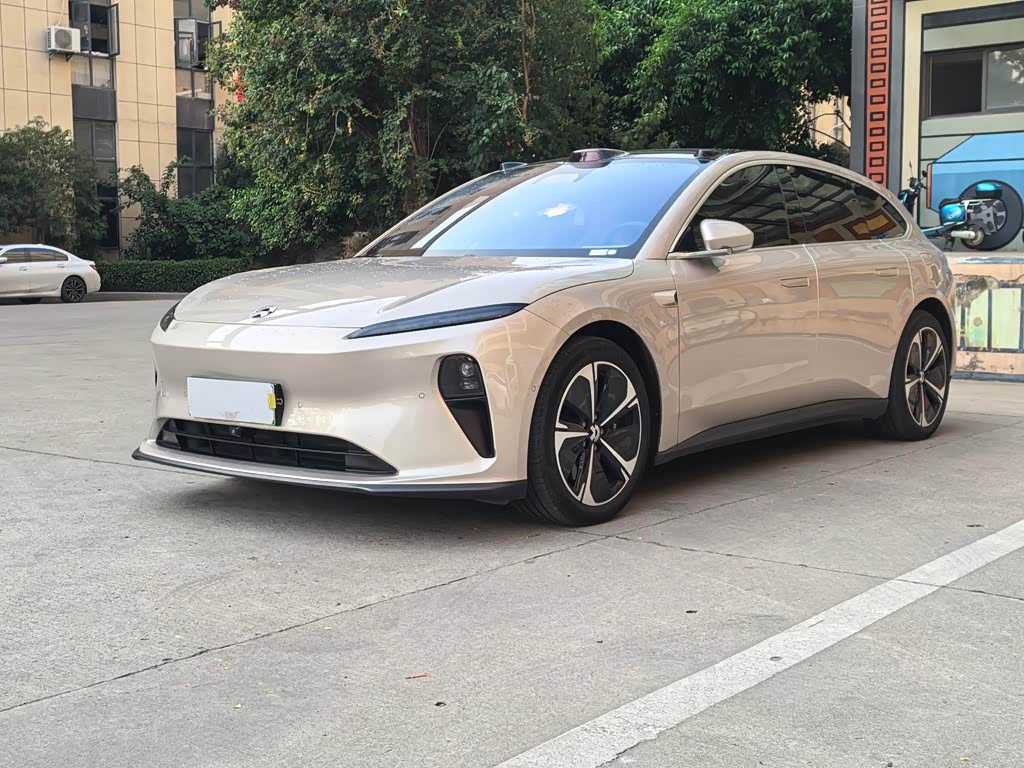 NIO ET5