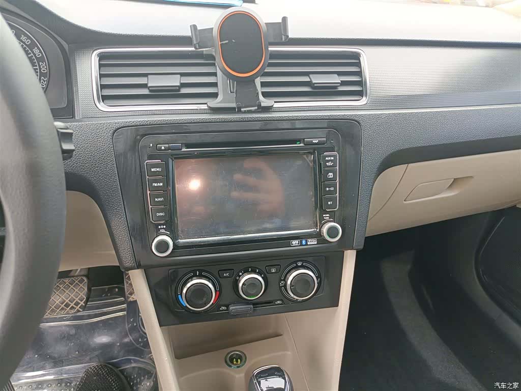 Skoda Rapid, 2014 9