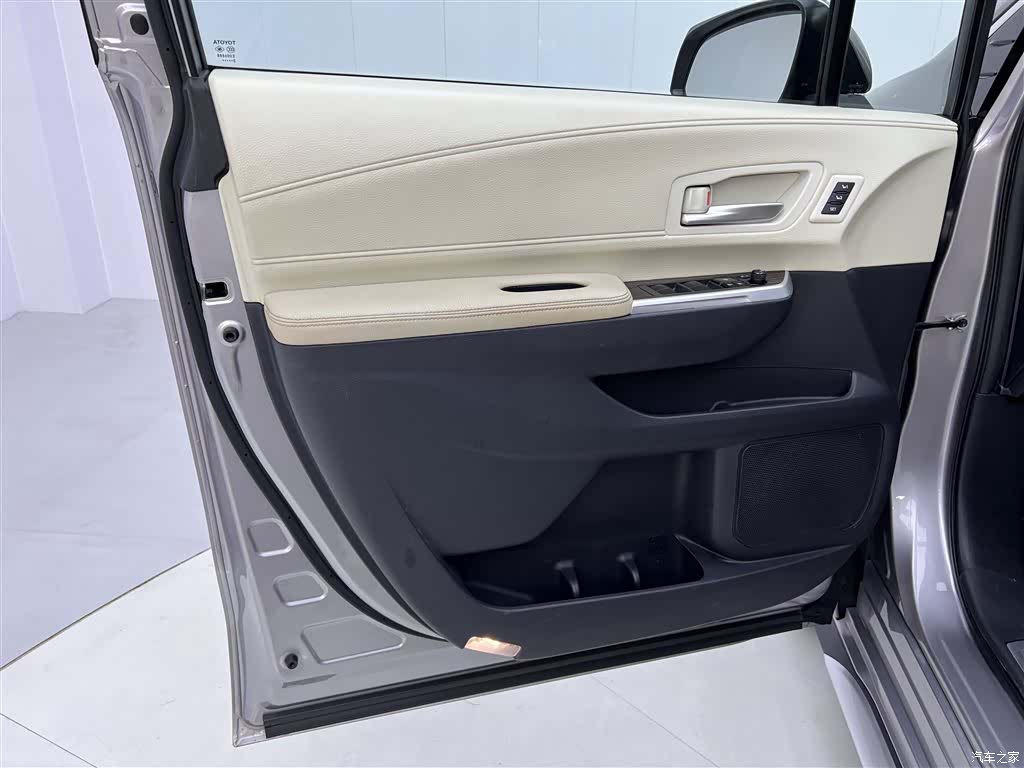 Toyota Granvia, 2024 17