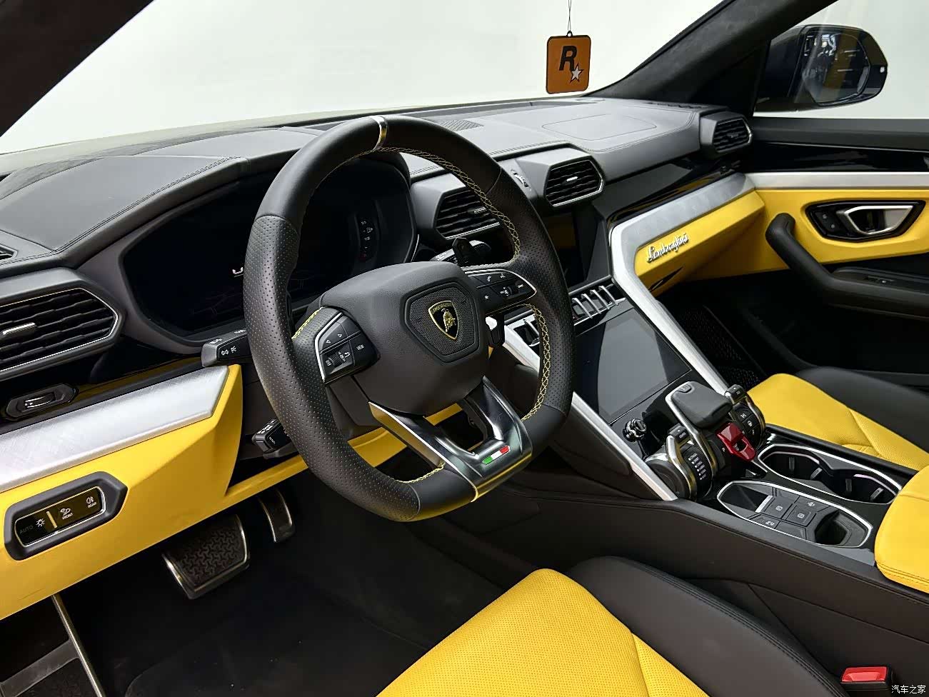 Lamborghini Urus, 2019 11