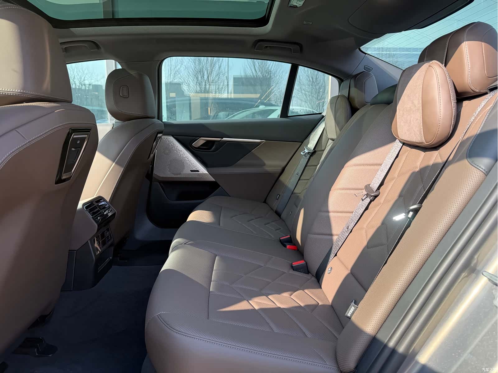 BMW i5, 2026 13