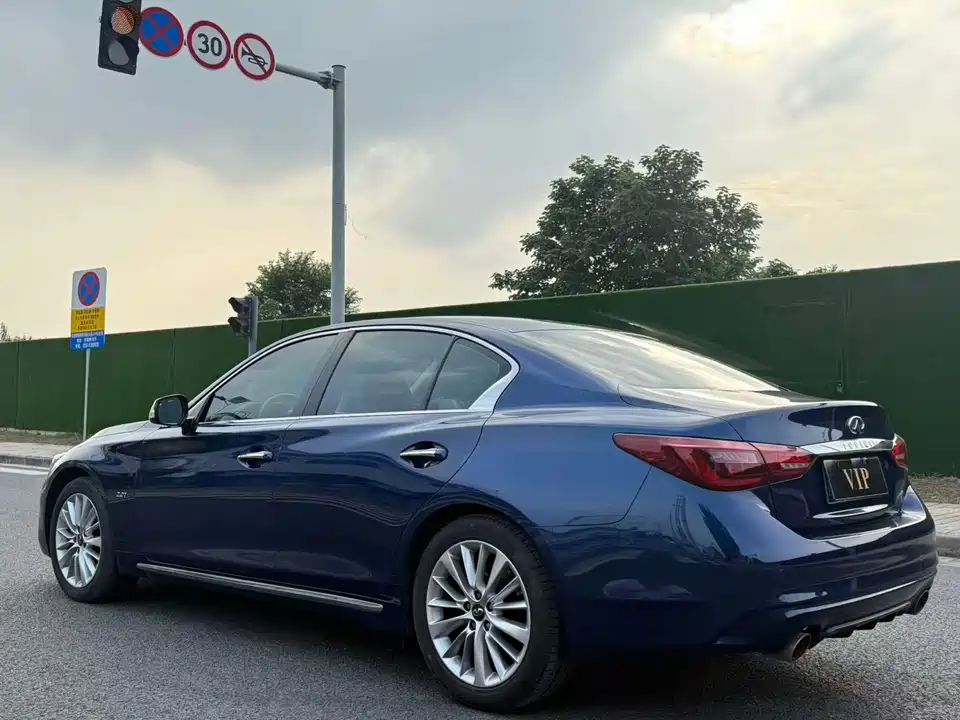 Infiniti Q50L