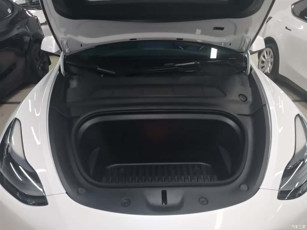 Tesla Model Y, 2024 20