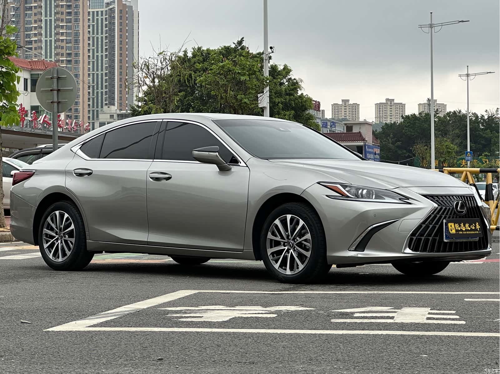 Lexus ES, 2024 3
