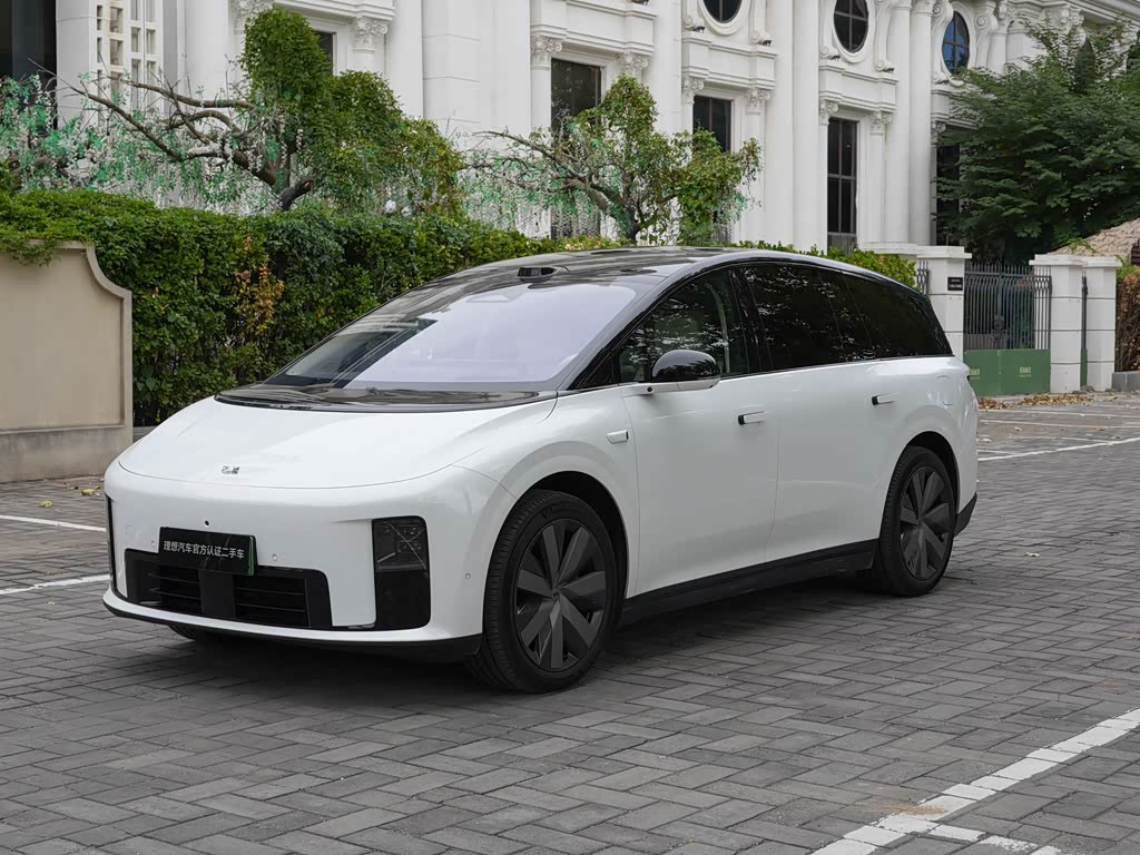 Li Auto i8