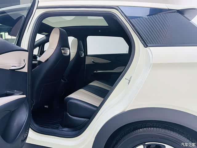 BYD Dolphin, 2023 6
