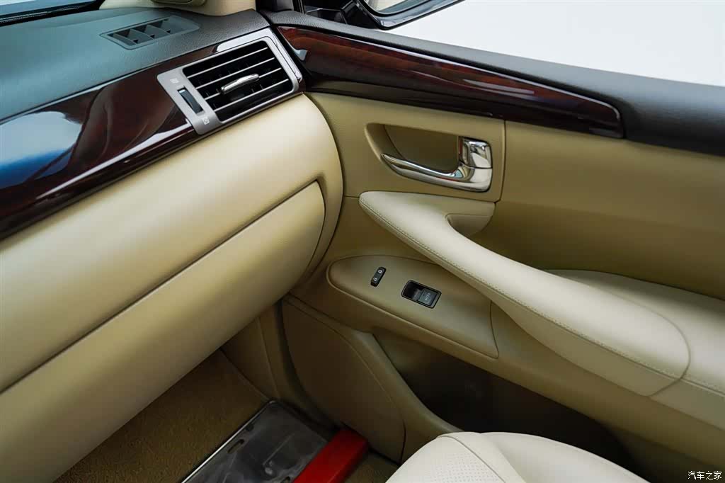 Lexus LX, 2011 13