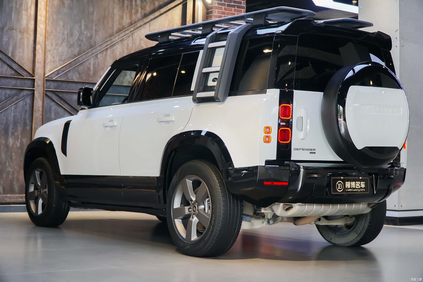 Land Rover Defender, 2023 4