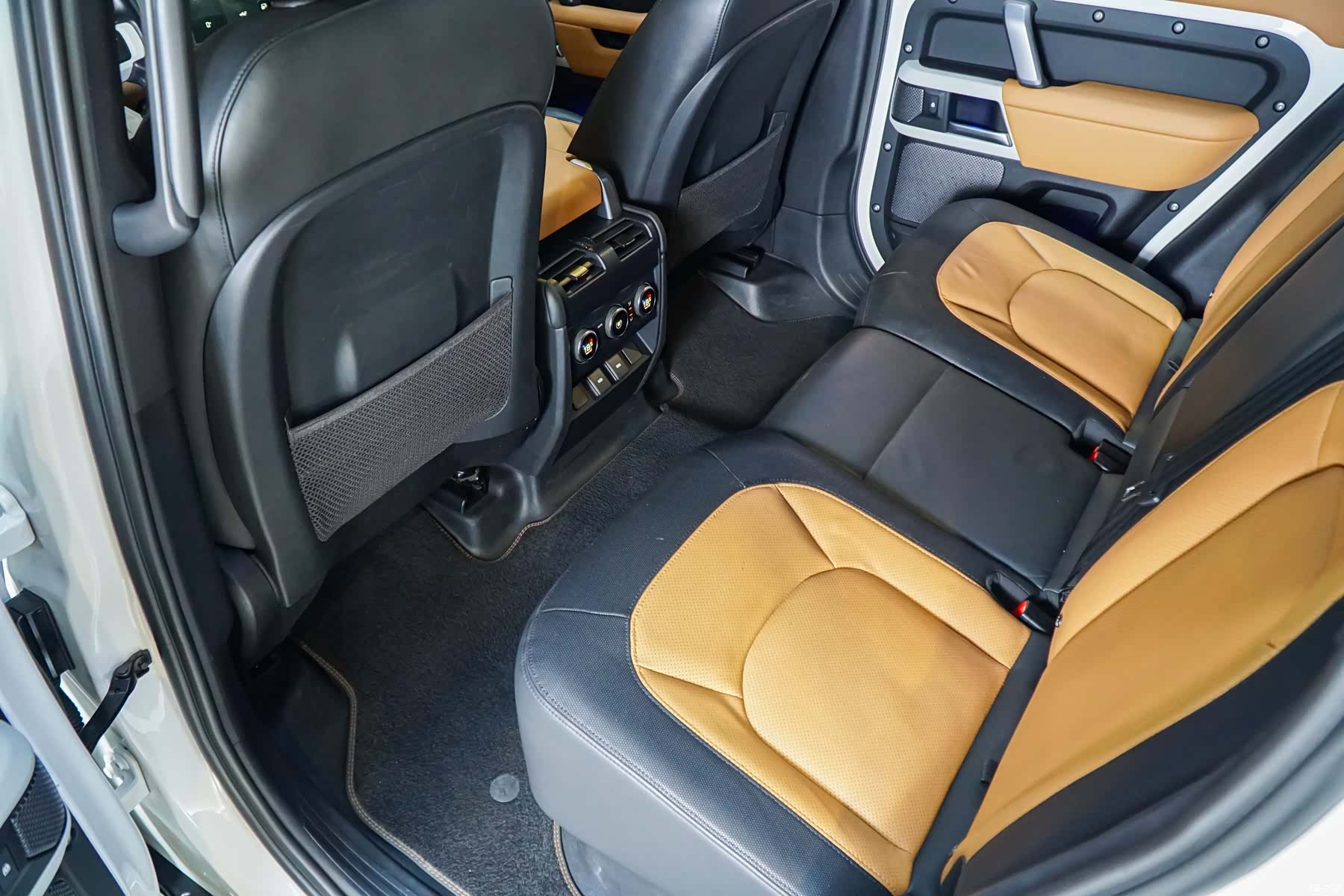 Land Rover Defender, 2023 все фото