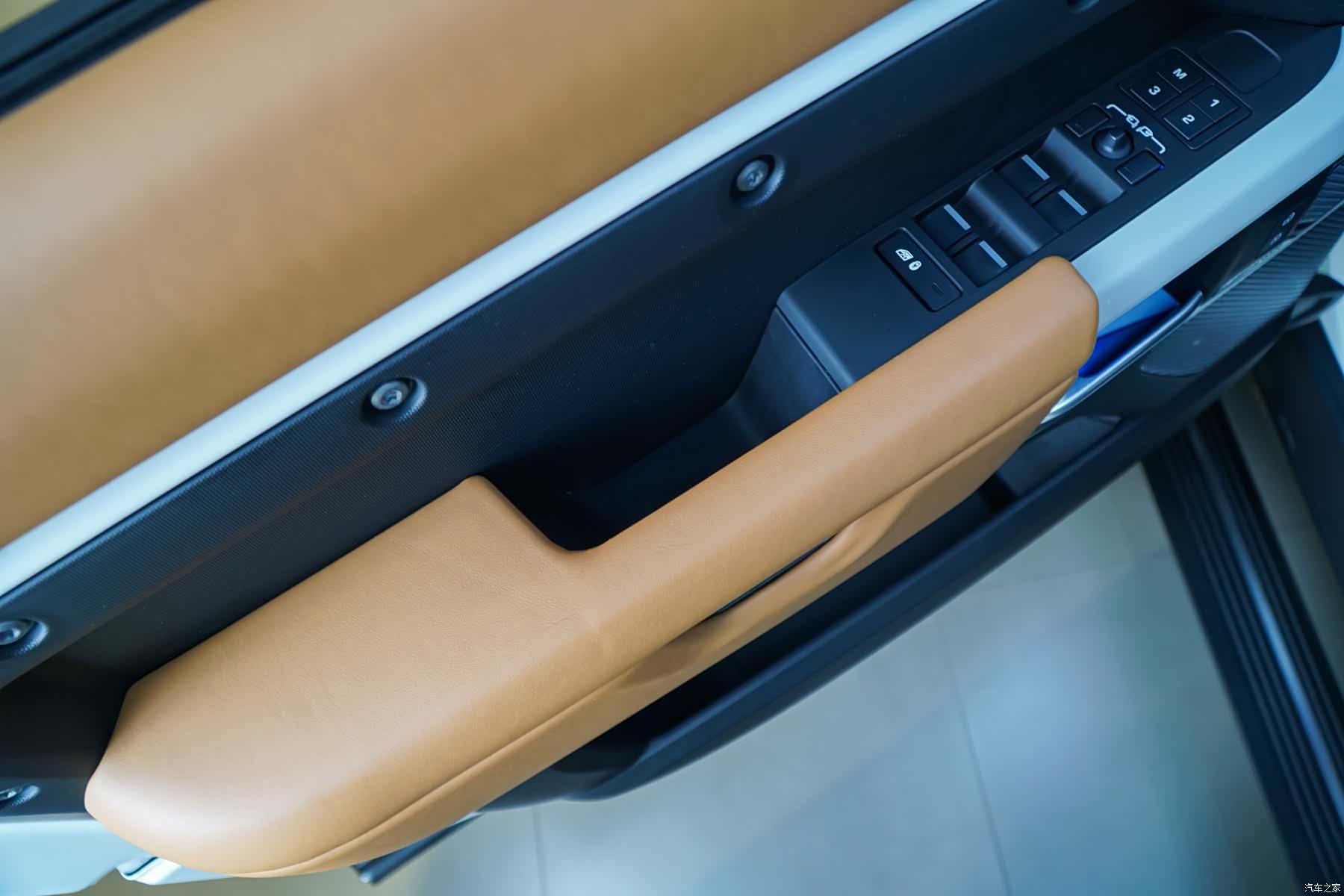 Land Rover Defender, 2023 15
