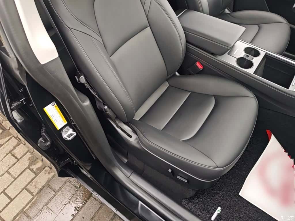 Tesla Model Y, 2023 25