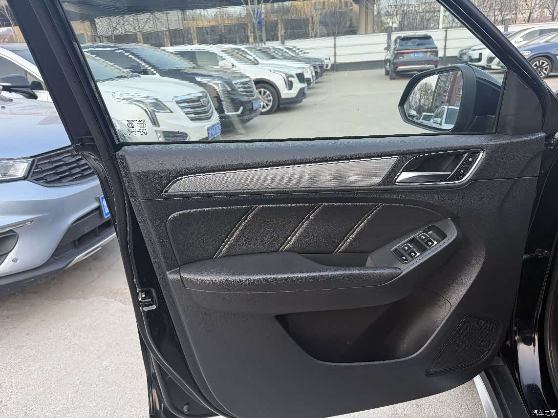 Roewe RX5, 2017 3