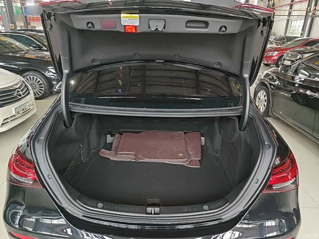 Mercedes-Benz E-Class, 2022 19