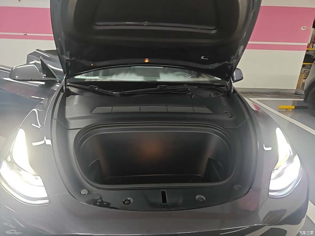 Tesla Model Y, 2023 20