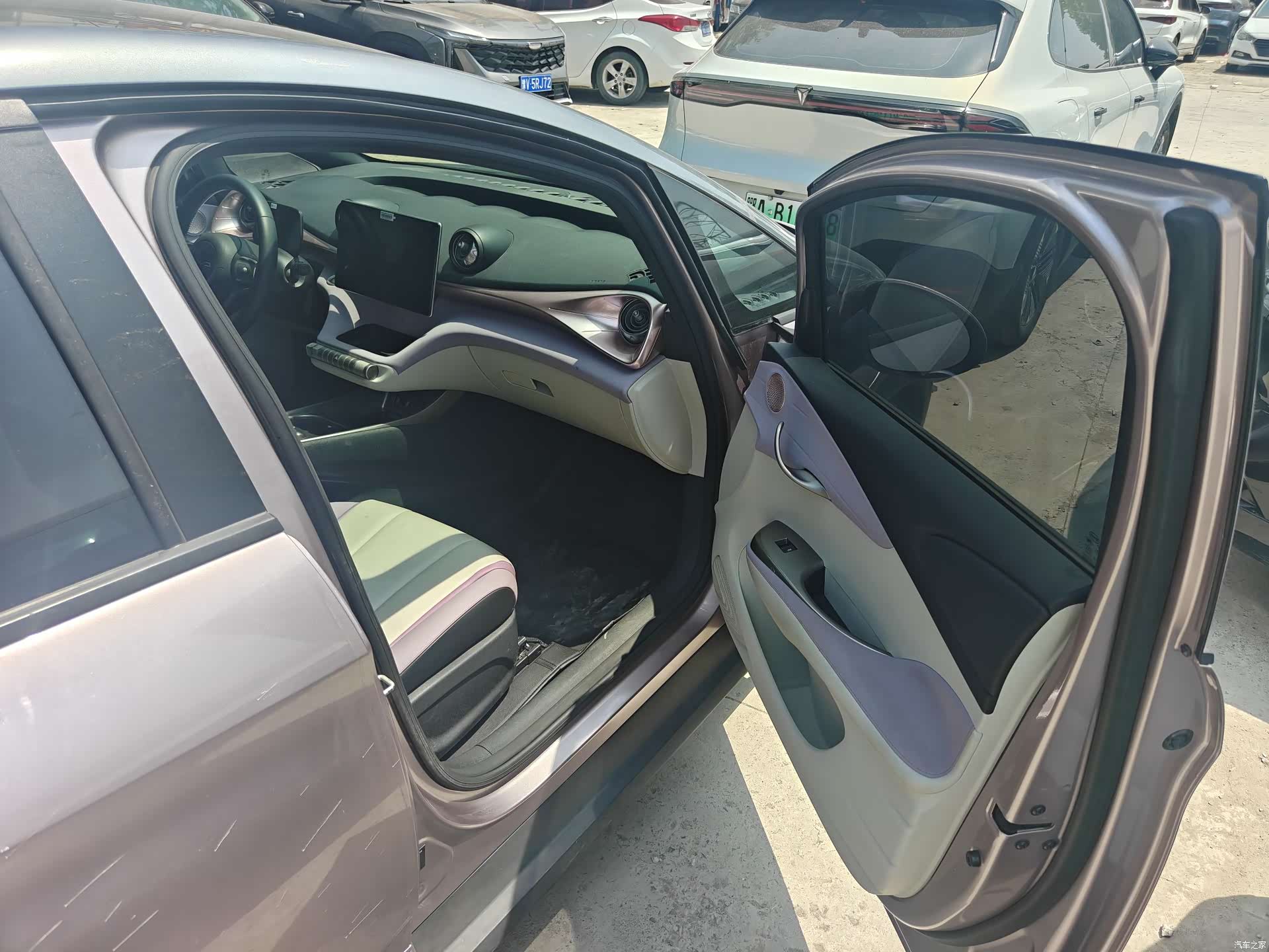 BYD Dolphin, 2022 9
