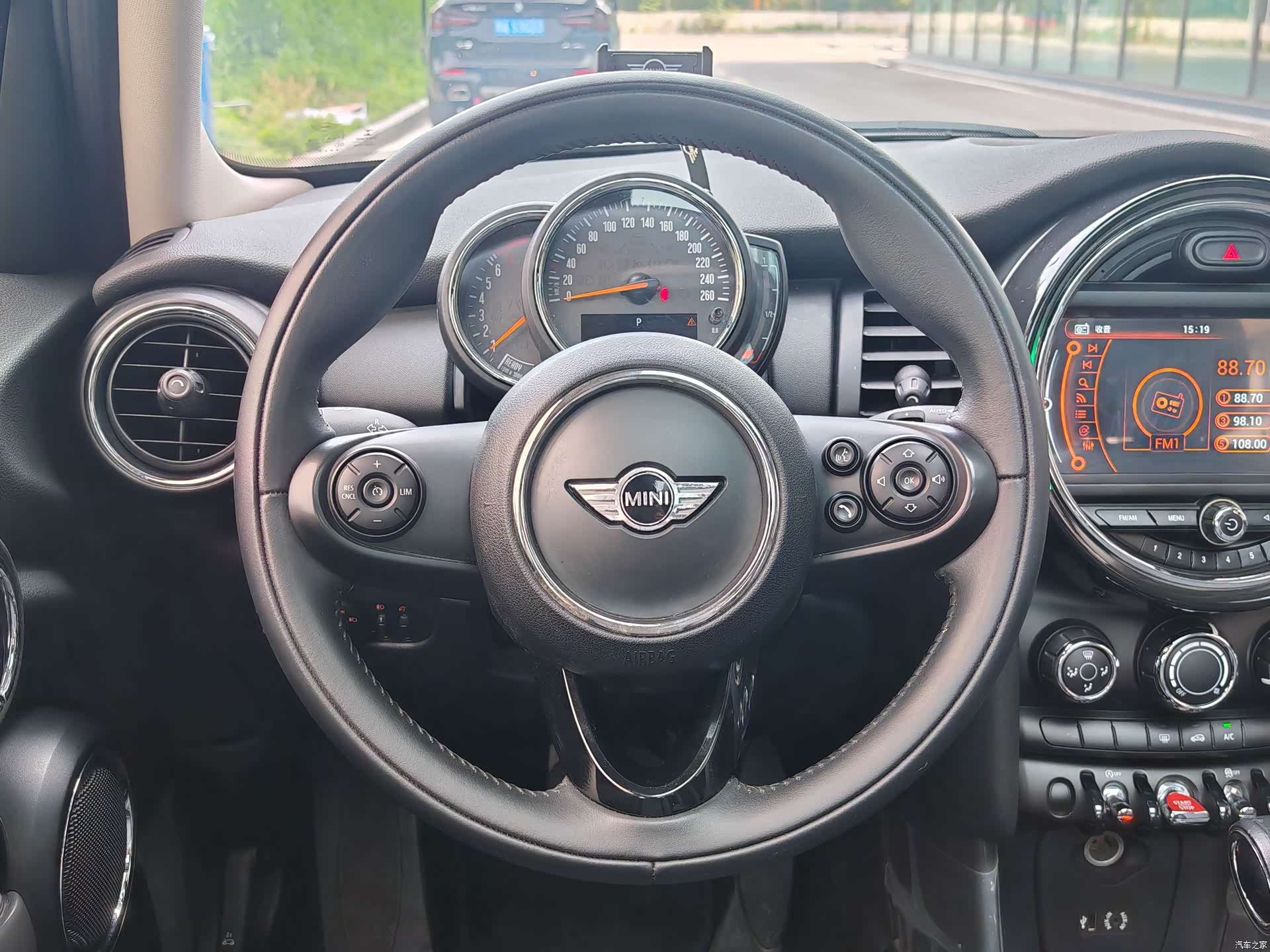 Mini ONE, 2018 22