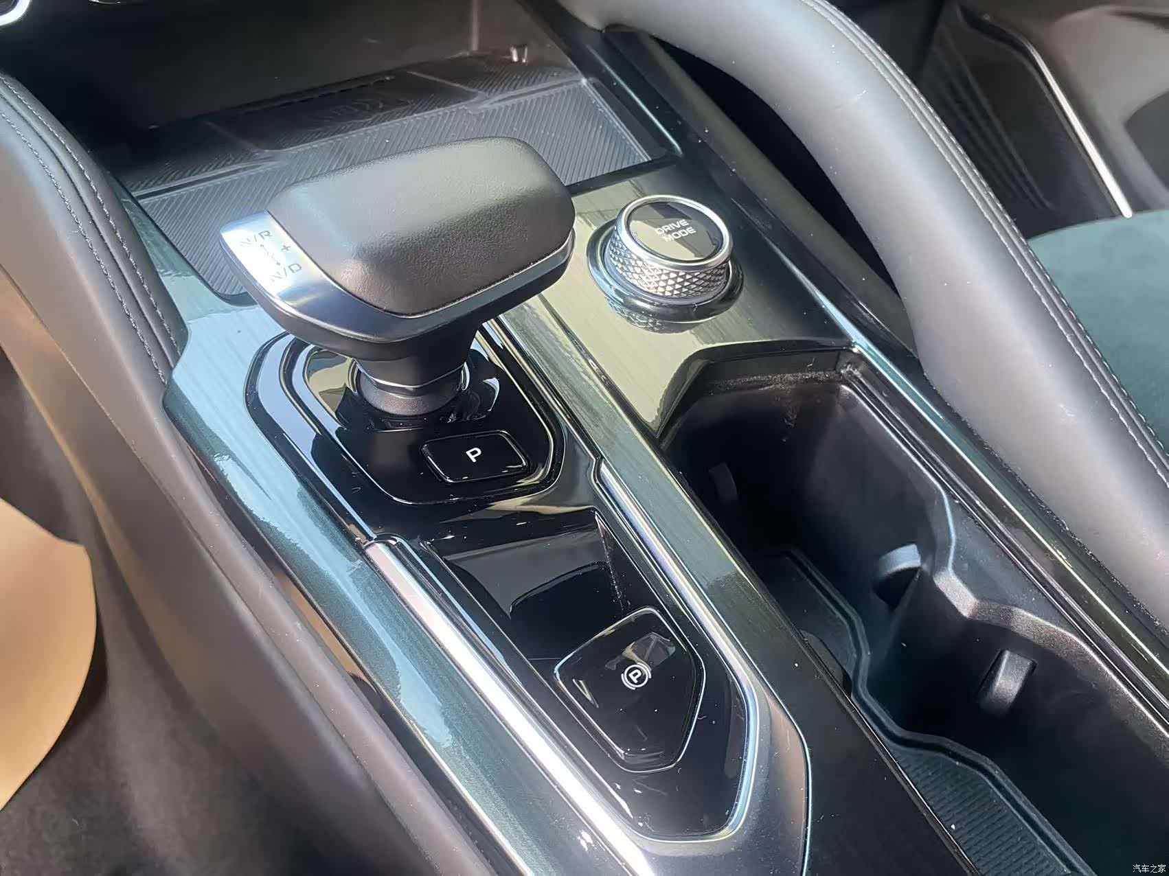 Geely Xingyue L, 2024 27