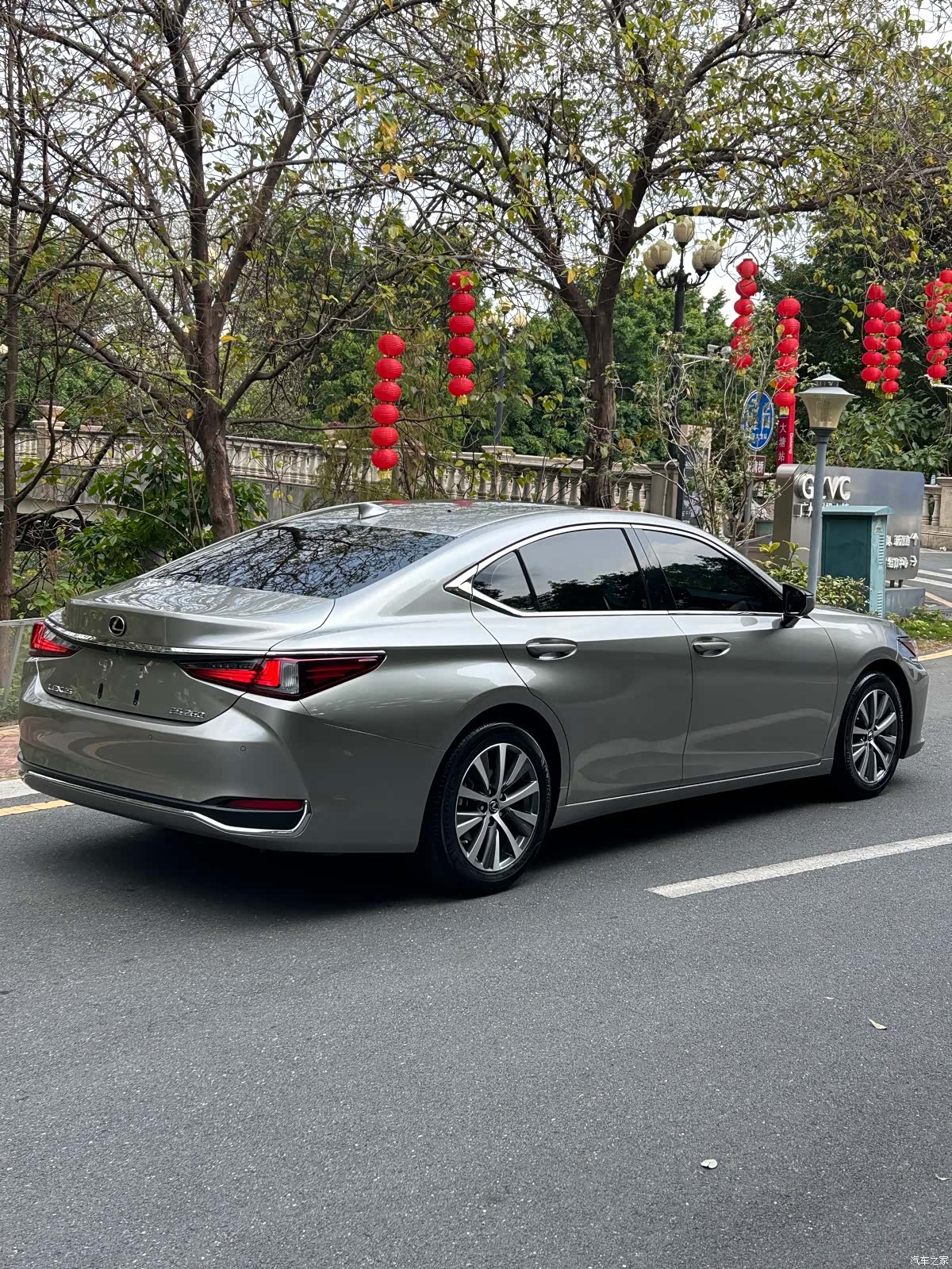 Lexus ES, 2020 4