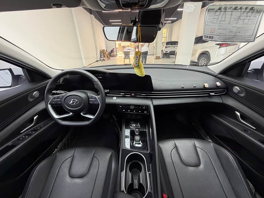 Hyundai Elantra 2023, фото 16