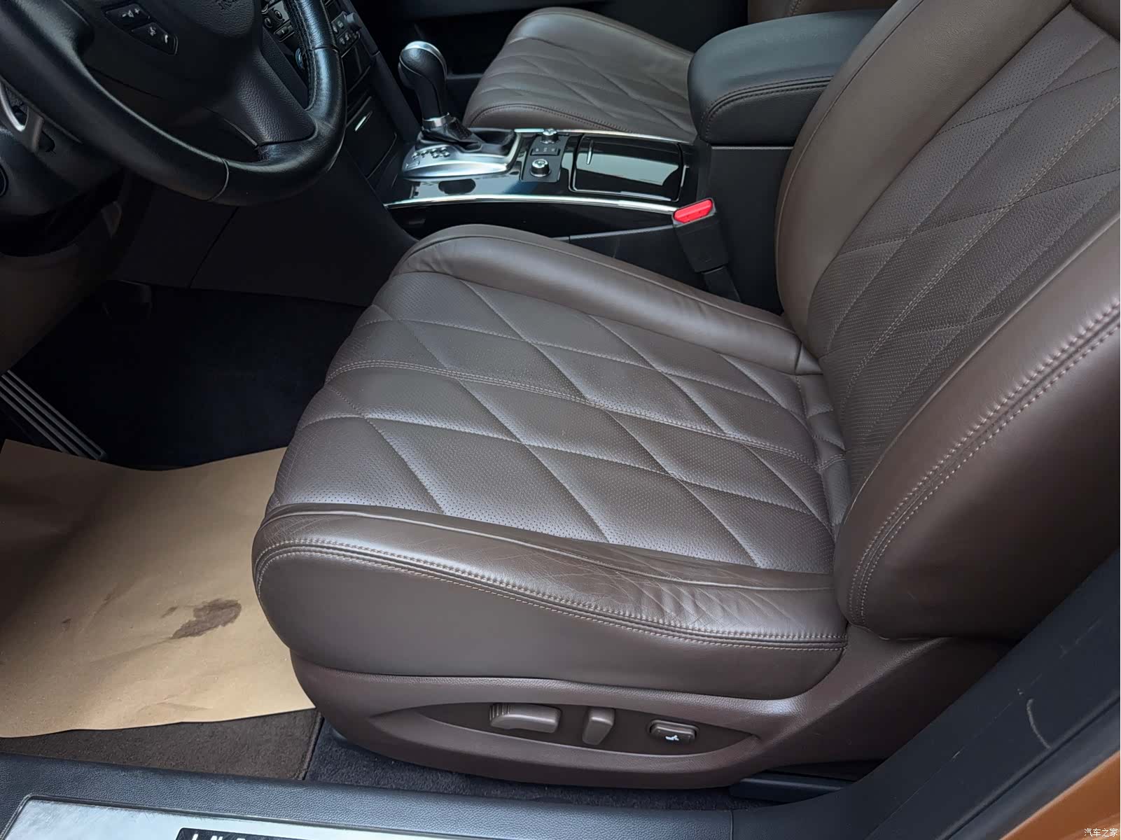 Infiniti FX35, 2011 23