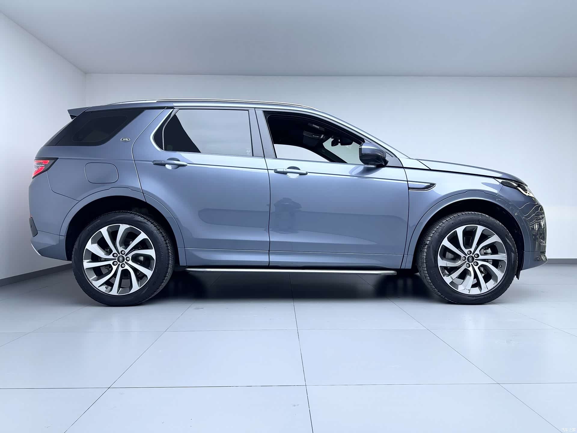 Land Rover Discovery, 2021 3