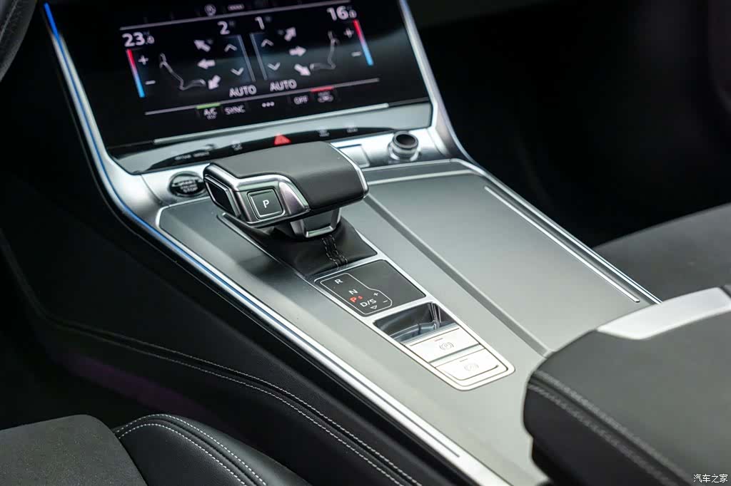 Audi A7L, 2024 14