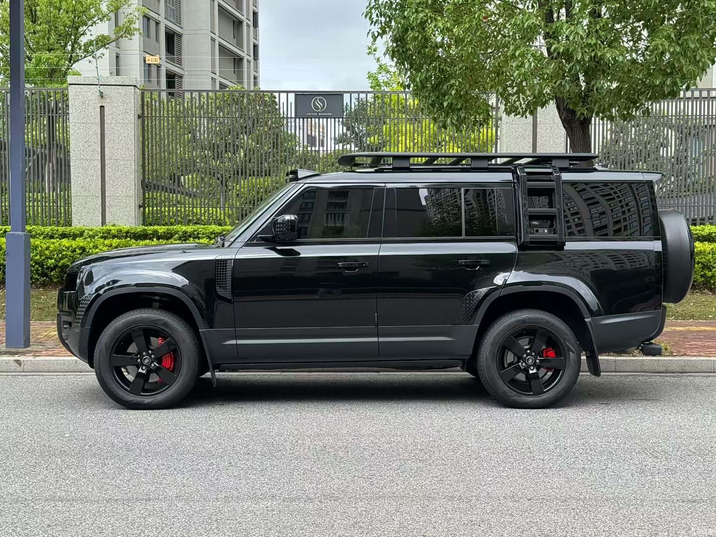 Land Rover Defender, 2024 15
